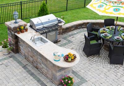 What Every Homeowner Needs to Create the Perfect Outdoor Kitchen Space