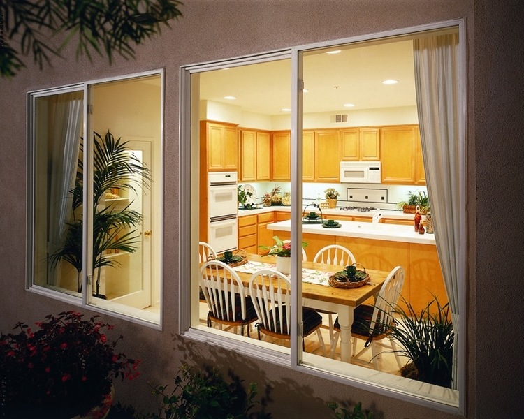 6 Tips for Cleaning Vinyl Windows in Florida