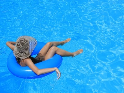 Florida Homes: Pool Enclosures and other Tips for Safe Swimming